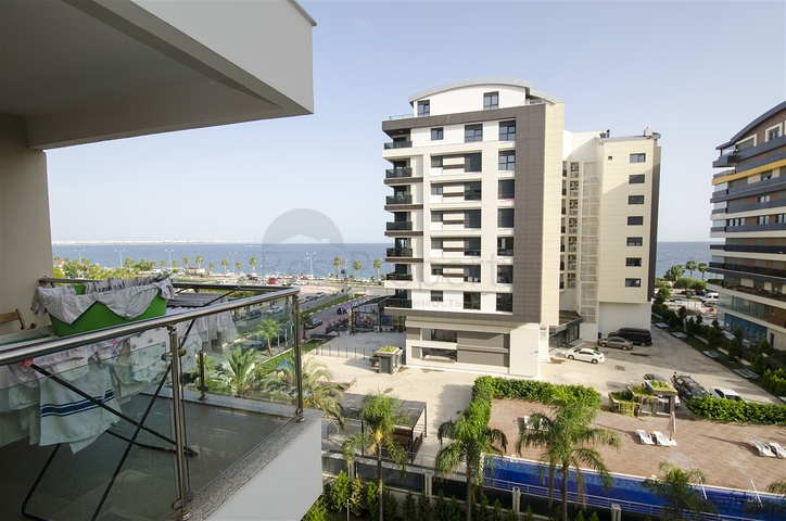 Просторная квартира 3+1 с видом на море в Коньялты