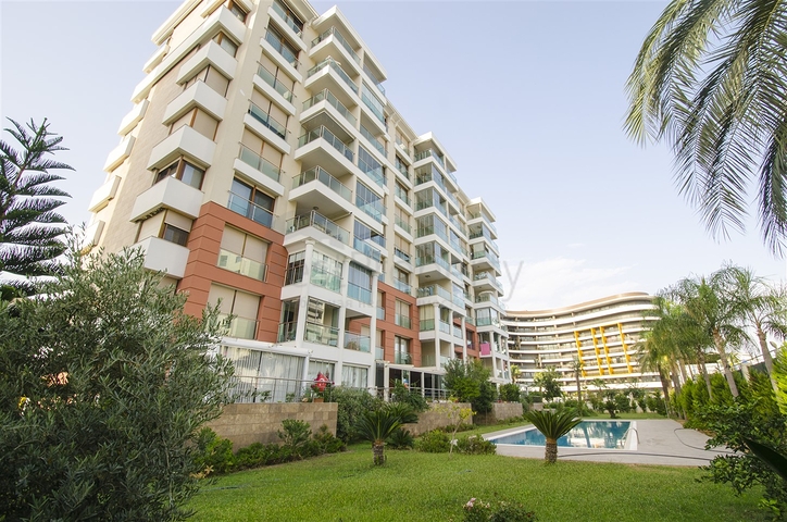 Просторная квартира 3+1 с видом на море в Коньялты