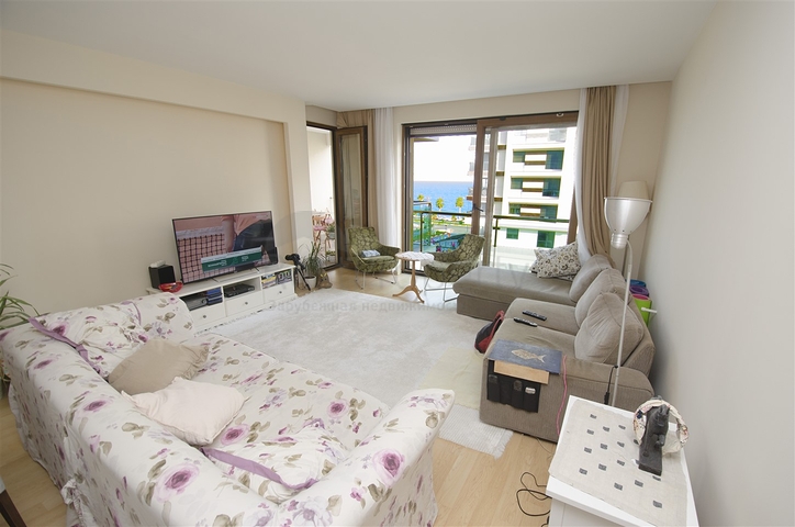 Просторная квартира 3+1 с видом на море в Коньялты