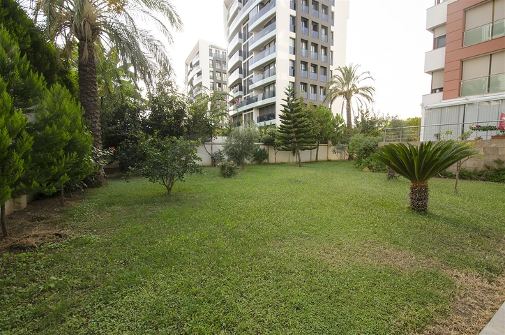 Просторная квартира 3+1 с видом на море в Коньялты