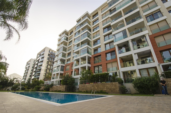 Просторная квартира 3+1 с видом на море в Коньялты