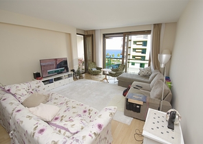 Просторная квартира 3+1 с видом на море в Коньялты