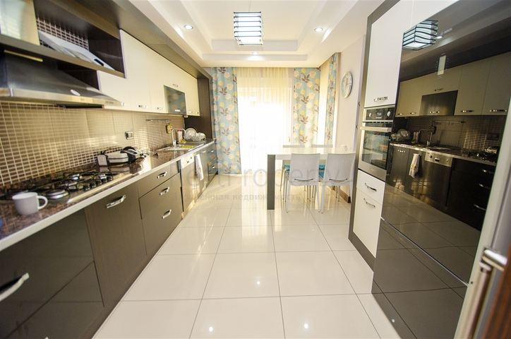 Квартира 3+1 с мебелью в комплексе в 5 минутах от моря