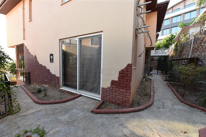 Вилла 4+1 с собственным садом, в центральном районе Алании