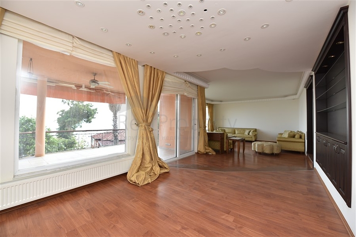 Вилла 4+1 с собственным садом, в центральном районе Алании