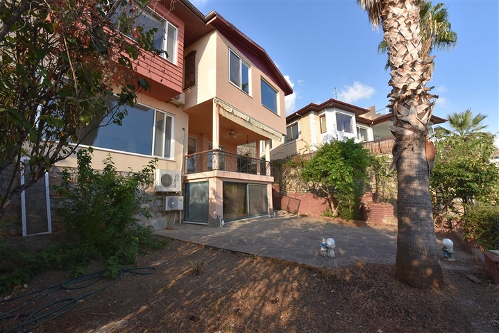 Вилла 4+1 с собственным садом, в центральном районе Алании