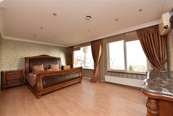 Вилла 4+1 с собственным садом, в центральном районе Алании