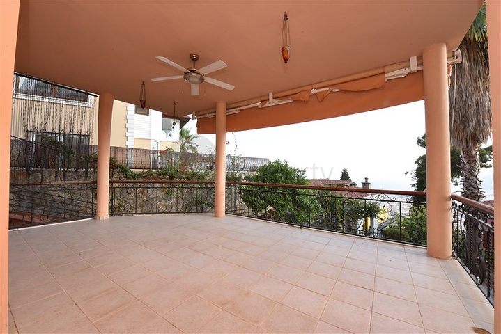 Вилла 4+1 с собственным садом, в центральном районе Алании