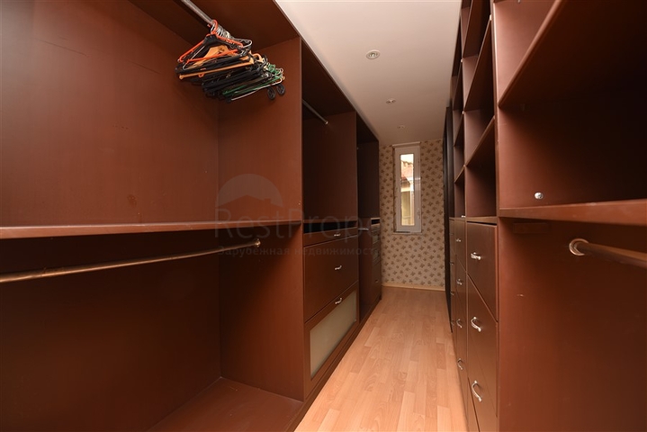 Вилла 4+1 с собственным садом, в центральном районе Алании