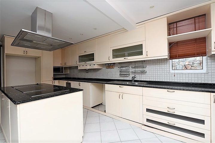 Вилла 4+1 с собственным садом, в центральном районе Алании