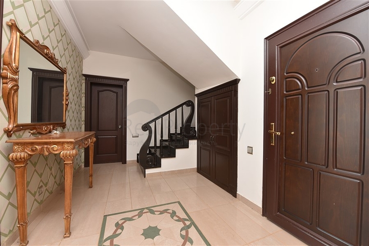 Вилла 4+1 с собственным садом, в центральном районе Алании