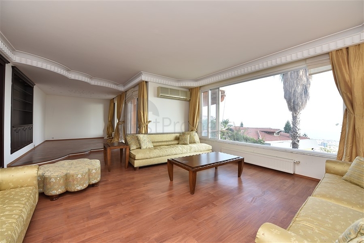 Вилла 4+1 с собственным садом, в центральном районе Алании