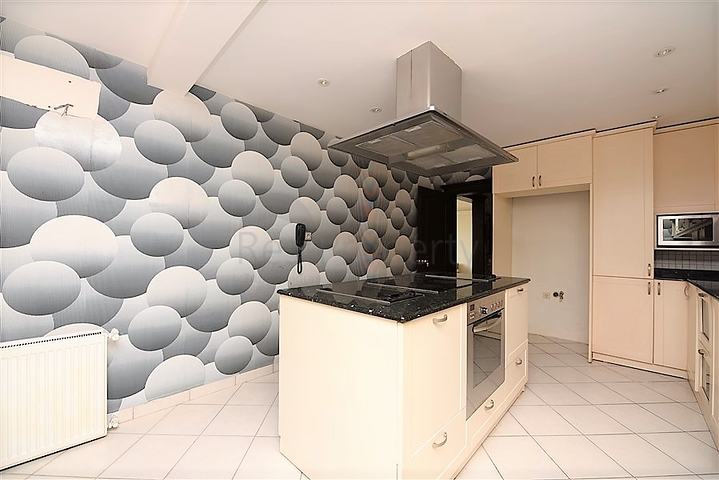 Вилла 4+1 с собственным садом, в центральном районе Алании