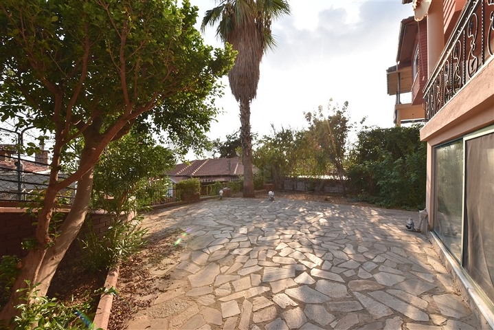 Вилла 4+1 с собственным садом, в центральном районе Алании