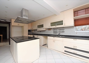 Вилла 4+1 с собственным садом, в центральном районе Алании