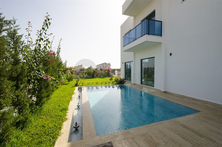 Отдельностоящая вилла 3+1 в  самом центре Белека 