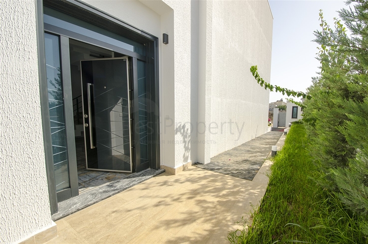 Отдельностоящая вилла 3+1 в  самом центре Белека 