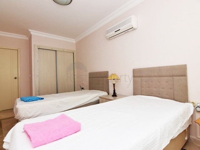 Трехкомнатная квартира с мебелью в комплексе с инфраструктурой