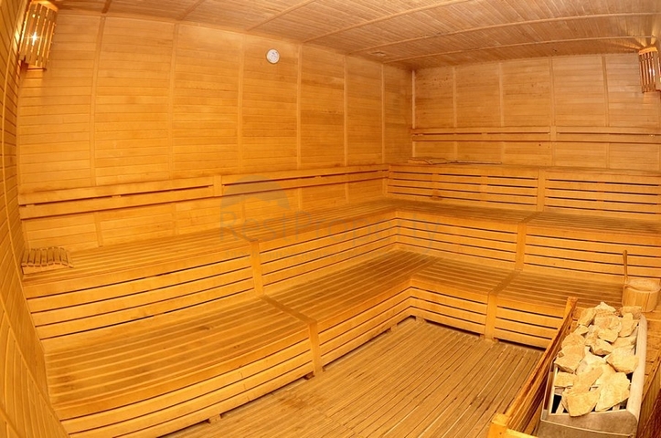 Трехкомнатная квартира с мебелью в комплексе с инфраструктурой