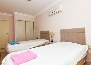 Трехкомнатная квартира с мебелью в комплексе с инфраструктурой