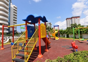 Трехкомнатная квартира с мебелью в комплексе с инфраструктурой