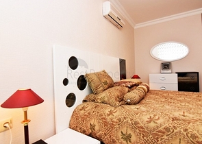 Трехкомнатная квартира с мебелью в комплексе с инфраструктурой