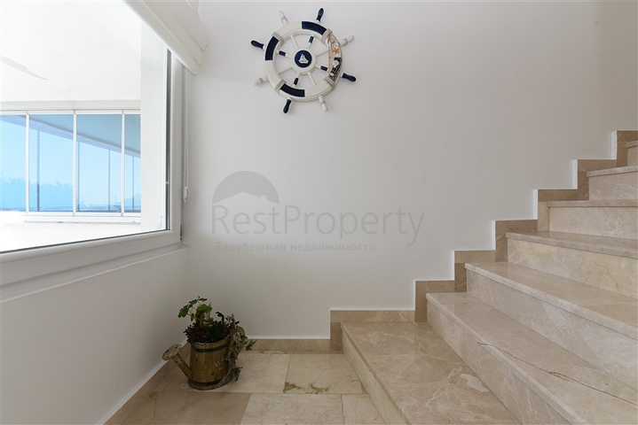 Пентхаус в жилом комплексе 3+1, в Конаклы