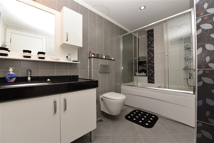 Шикарная квартира 2+1 с мебелью в 100 м от моря в районе Махмутлар, Алания