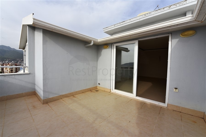 Пентхаус 3+1 в жилом комплексе, в Тосмуре