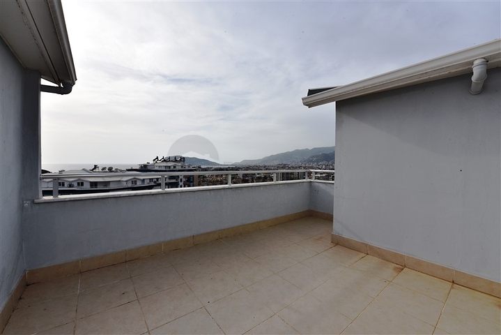 Пентхаус 3+1 в жилом комплексе, в Тосмуре