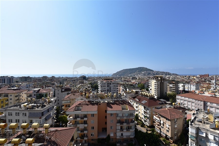 Просторная квартира 3+1 в центре Аланьи с видом на Средиземное море