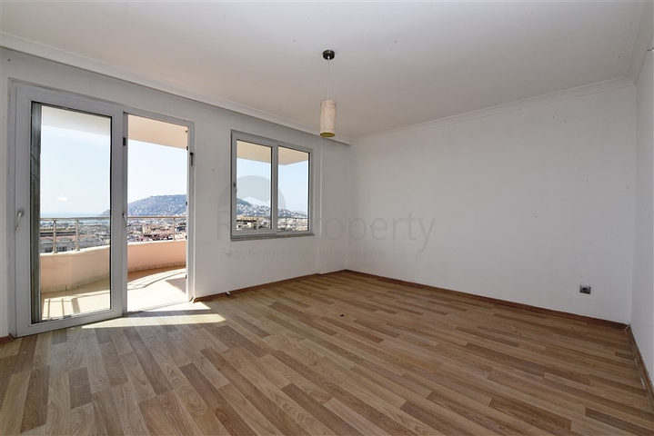 Просторная квартира 3+1 в центре Аланьи с видом на Средиземное море