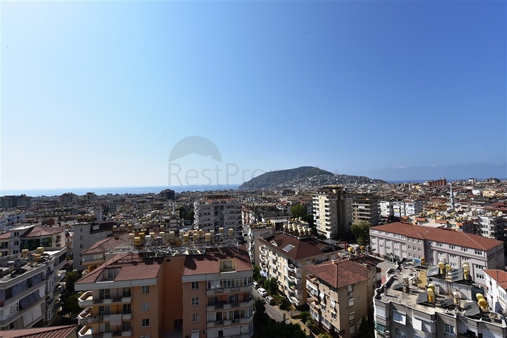 Просторная квартира 3+1 в центре Аланьи с видом на Средиземное море