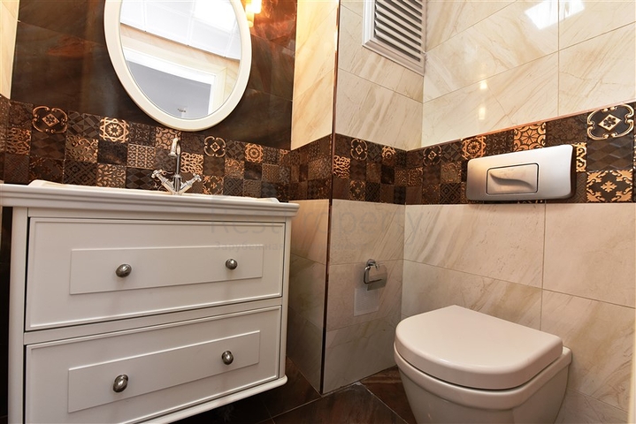 Просторная квартира 3+1 в центре Аланьи с видом на Средиземное море