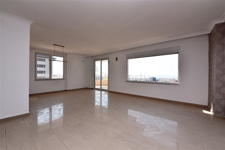 Просторная квартира 3+1 в центре Аланьи с видом на Средиземное море