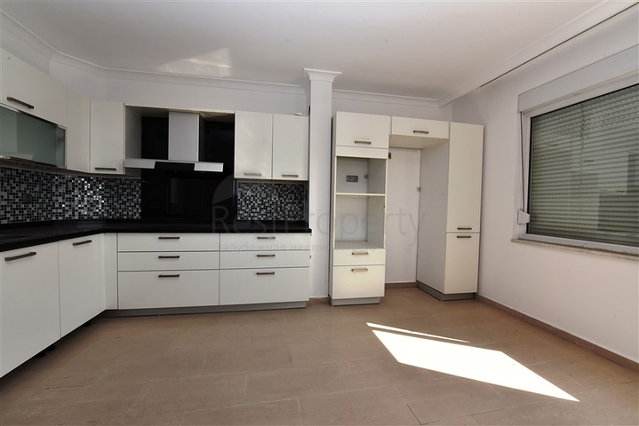 Просторная квартира 3+1 в центре Аланьи с видом на Средиземное море