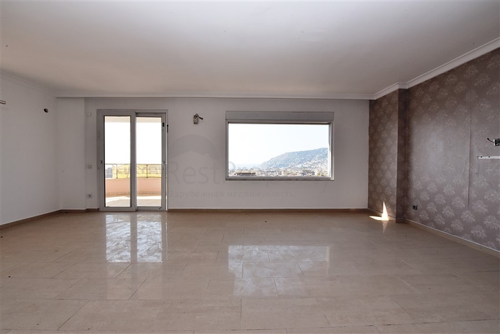 Просторная квартира 3+1 в центре Аланьи с видом на Средиземное море