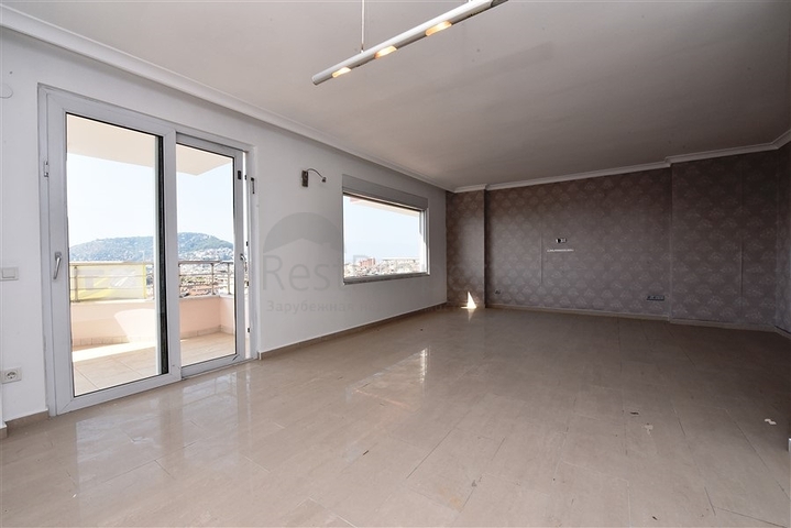 Просторная квартира 3+1 в центре Аланьи с видом на Средиземное море