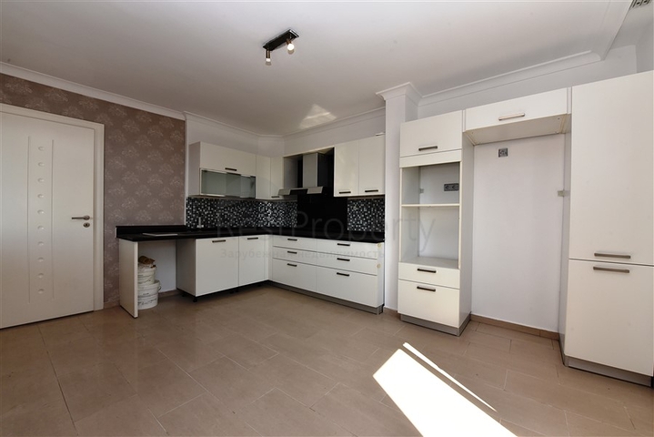 Просторная квартира 3+1 в центре Аланьи с видом на Средиземное море