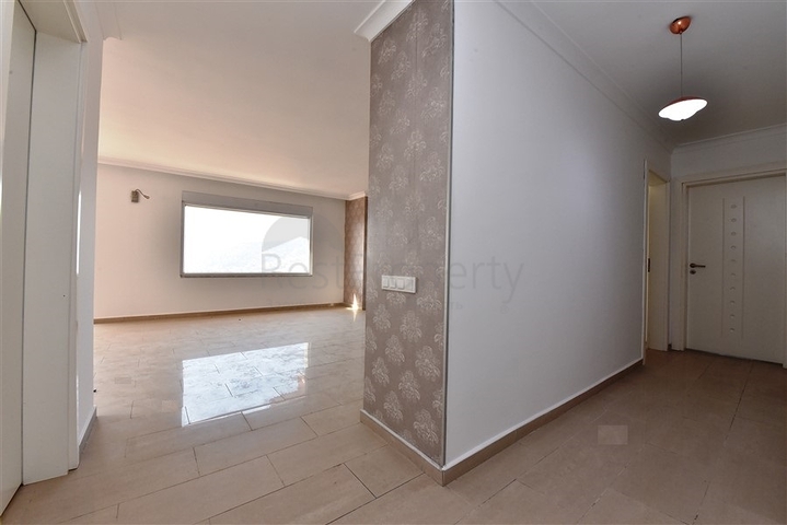 Просторная квартира 3+1 в центре Аланьи с видом на Средиземное море