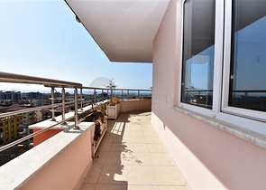 Просторная квартира 3+1 в центре Аланьи с видом на Средиземное море