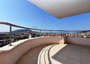 Просторная квартира 3+1 в центре Аланьи с видом на Средиземное море