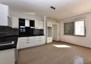 Просторная квартира 3+1 в центре Аланьи с видом на Средиземное море