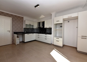 Просторная квартира 3+1 в центре Аланьи с видом на Средиземное море