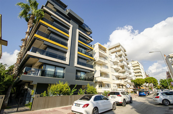 Просторная двухуровневая квартира в центре города Анталии