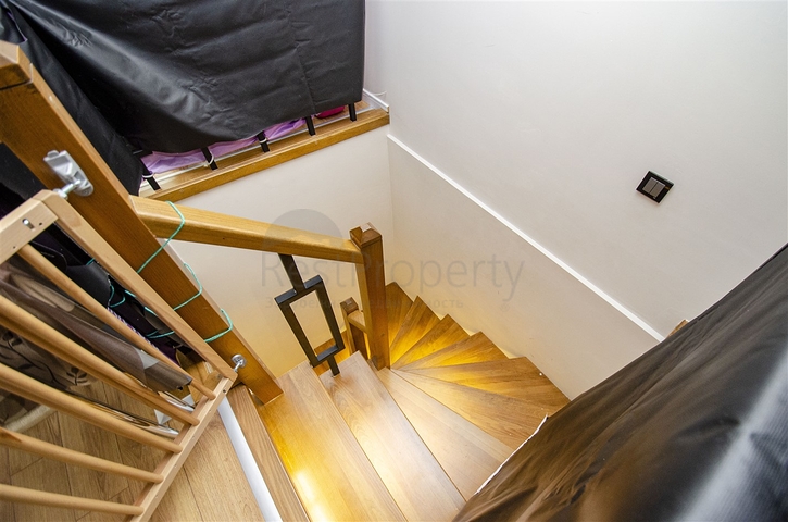 Просторная двухуровневая квартира в центре города Анталии