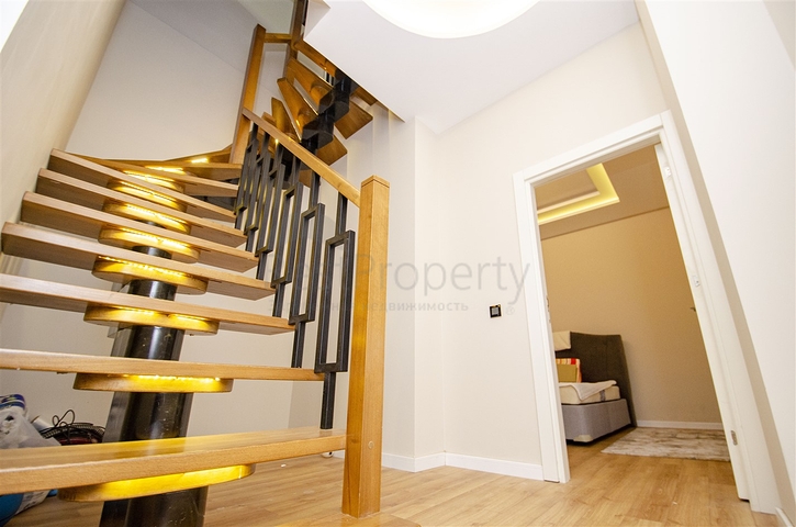 Просторная двухуровневая квартира в центре города Анталии