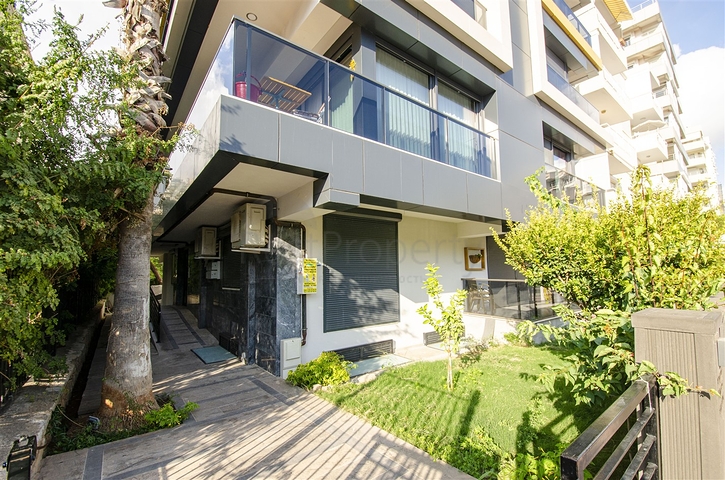 Просторная двухуровневая квартира в центре города Анталии