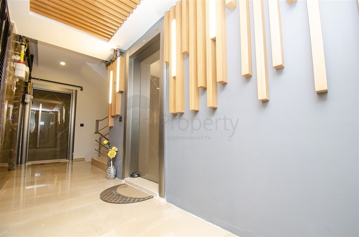 Просторная двухуровневая квартира в центре города Анталии