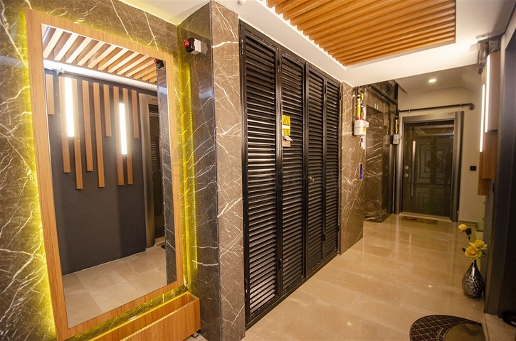 Просторная двухуровневая квартира в центре города Анталии